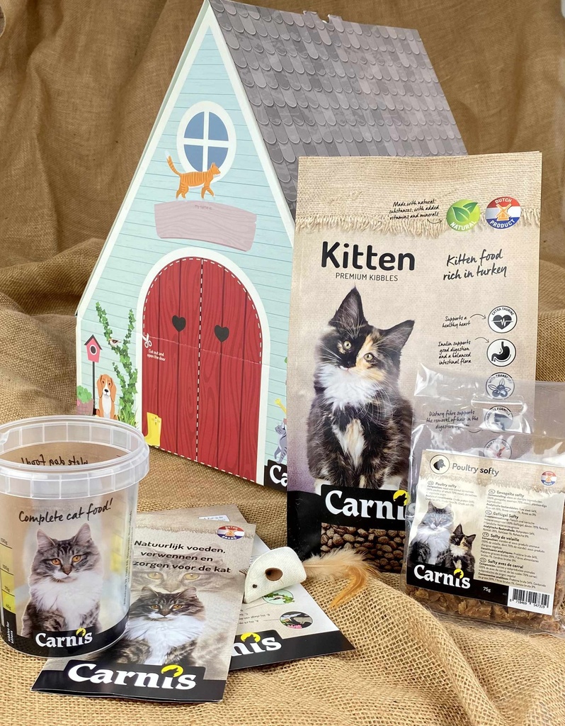 Carnis Foodbox & Playhouse Kitten